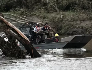 Aumenta a 108 los fallecidos por inundaciones en Texas