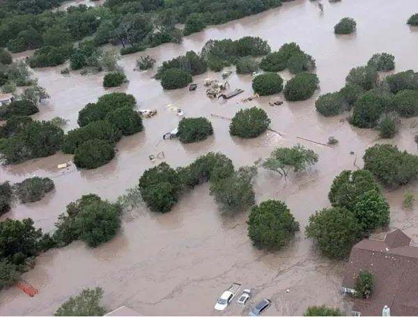 Aumenta a 108 los fallecidos por inundaciones en Texas