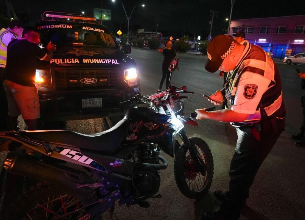 Al corralón 16 motocicletas tras operativo de tránsito a rodada en Cancún
