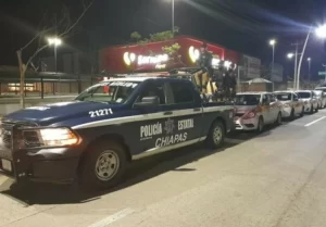 Maestro acusado por alumna durante ceremonia es detenido en Chiapas
