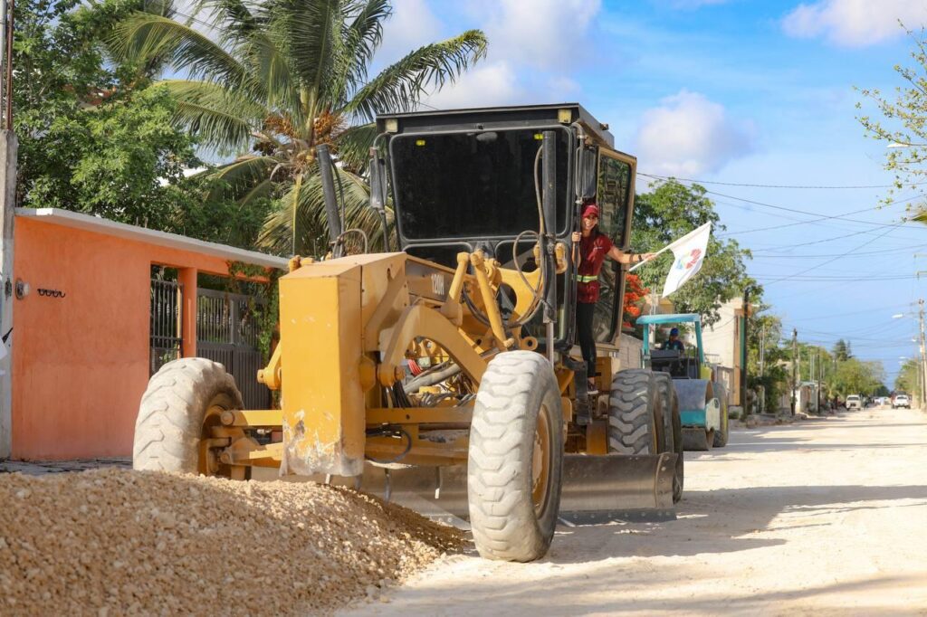 Inician obras de pavimentación en la Región 103 de Cancún