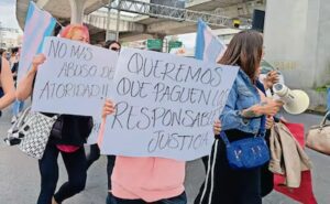 Michelle, mujer trans denuncia a policías por tortura, avisó y amenazas