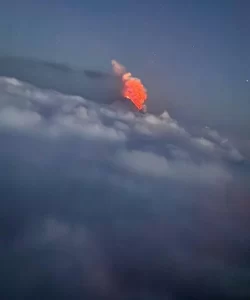 Volcán Klyuchevskoy entra en erupción tras terremoto en Rusia