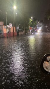 Lluvias colapsan la CDMX, provocan inundaciones y caos vial