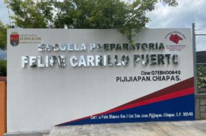 Alumna denuncia acoso de maestros en plena graduación en Chiapas 