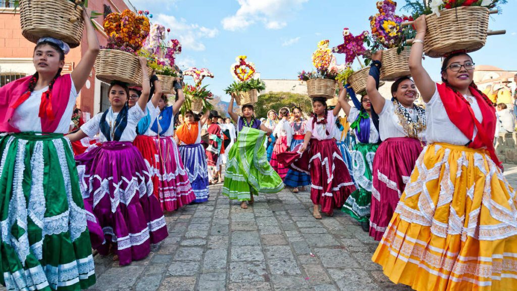 ¿Quiénes son las Chinas Oaxaqueñas? Historia y papel en la Guelaguetza 2025
