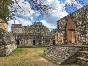 Ek Balam, la ciudad del “Jaguar Negro” con murallas y cenotes 