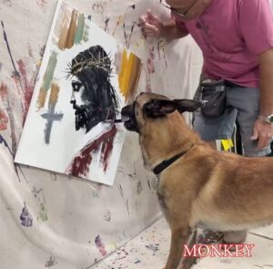 Perrito pinta el rostro de jesucristo y la virgen de Guadalupe y se hace viral