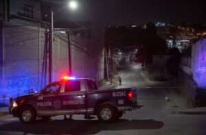 Perrito cuida a su dueño sin vida, tras ataque armado 