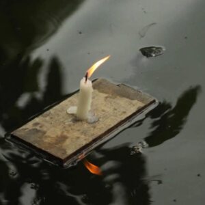 Con ritual de vela flotante encuentra a un ahogado en Veracruz