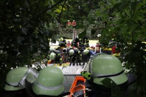Descarrila tren en Alemania y deja varios muertos 