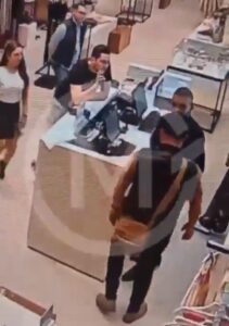 Alcalde amenaza a trabajador de una tienda de ropa en Puebla 