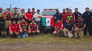 México envía bomberos para labores de rescate en Texas 