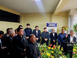 Alumna apuñala y mata a su maestro al final de la clase