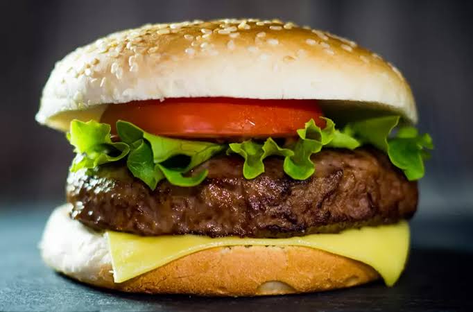 Estos son los 10 alimentos preparados más comidos del planeta en 2025