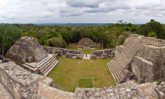 Arqueólogos encuentran en Belice, tumba del fundador de la dinastía maya de Caracol