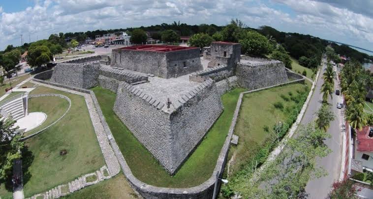 Fuerte de San Felipe: La fortaleza que vigila la Laguna de los Siete Colores
