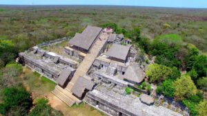 Ek Balam, la ciudad del “Jaguar Negro” con murallas y cenotes 