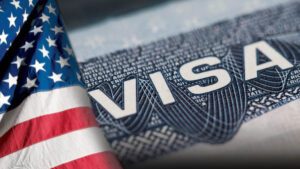 Trump duplicará precio de visa americana; costaría más de 8 mil pesos