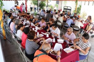 DIF Cancún conmemora el Día del Adulto Mayor
