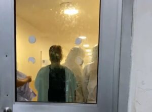 Dos personas internadas en hospital IMSS en Cancún por posibles síntomas de Mpox