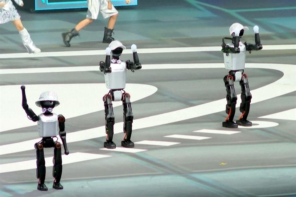 China inaugura los primeros Juegos Mundiales de Robots Humanoides en Pekín