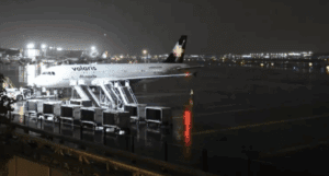 Aeropuerto de la CDMX colapsó por fuertes lluvias: afectando 104 vuelos