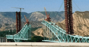Derrumbe de puente en China, deja al menos 12 muertos y varios desaparecidos FOTO CORTESÍA