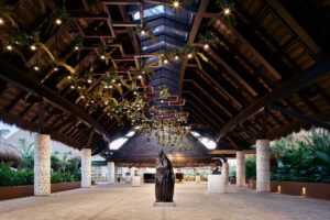 Grupo Xcaret y Miguel Quintana Pali, destacan en los Premios MexBest 2025
