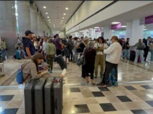 Metro y Aeropuerto de CDMX en caos por lluvias e inundaciones
