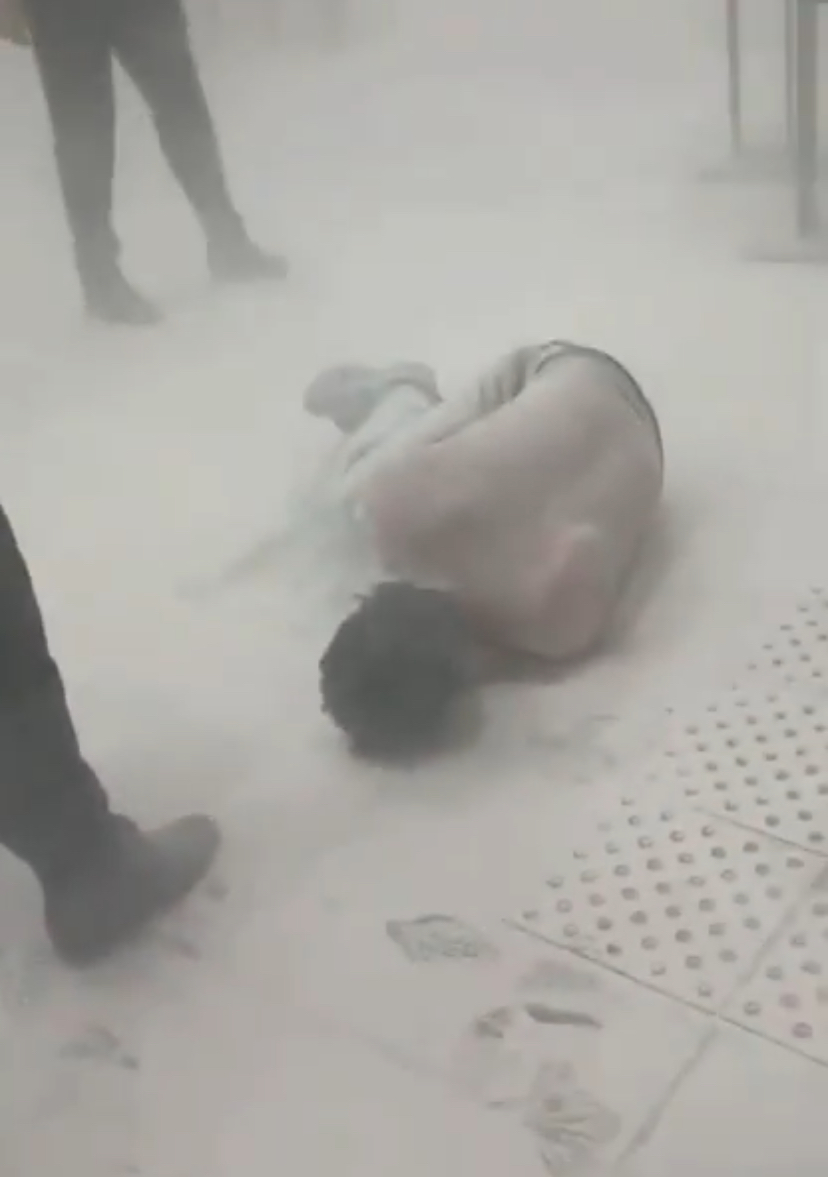Hombre se prende fuego en un aeropuerto tras pelear con su esposa