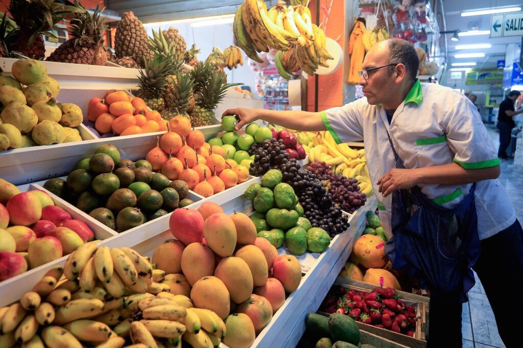 Inflación en México baja a mínimo de 5 años, pero consumidores no ven alivio en precios diarios