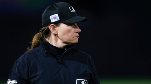 ¡Rompe barreras! Jen Pawol hace historia en la MLB