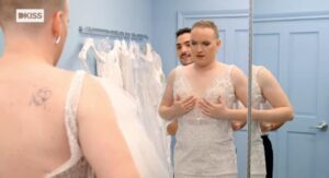 Hombre no binario rechaza vestidos de novia que lo hacen sentir hombre