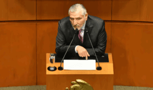 Adán Augusto López se defiende en el Senado de acusaciones sobre nexos con el 'narco'