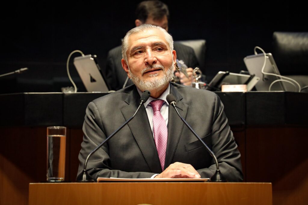Adán Augusto López se defiende en el Senado de acusaciones sobre nexos con el 'narco'