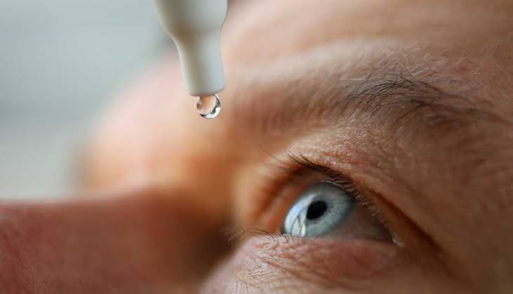 EE.UU. aprueba las primeras gotas oculares para mejorar la visión de cerca sin gafas