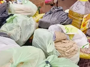 Detienen a hombre que vendía milanesas con papel higiénico
