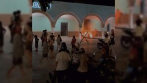 Pobladores de Tzucacab, Yucatán, queman Palacio Municipal tras muerte de joven detenido
