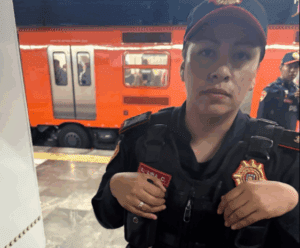 Policía niega acceso a mujer trans a vagón exclusivo del metro y SSC la sanciona