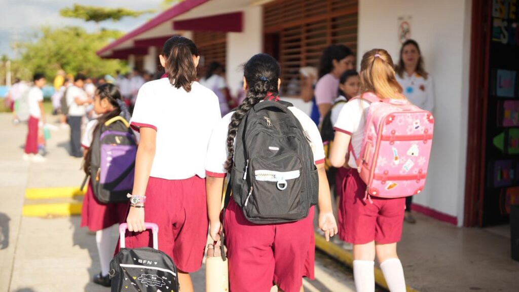 Más de 338 mil estudiantes de regreso a clases en Quintana Roo