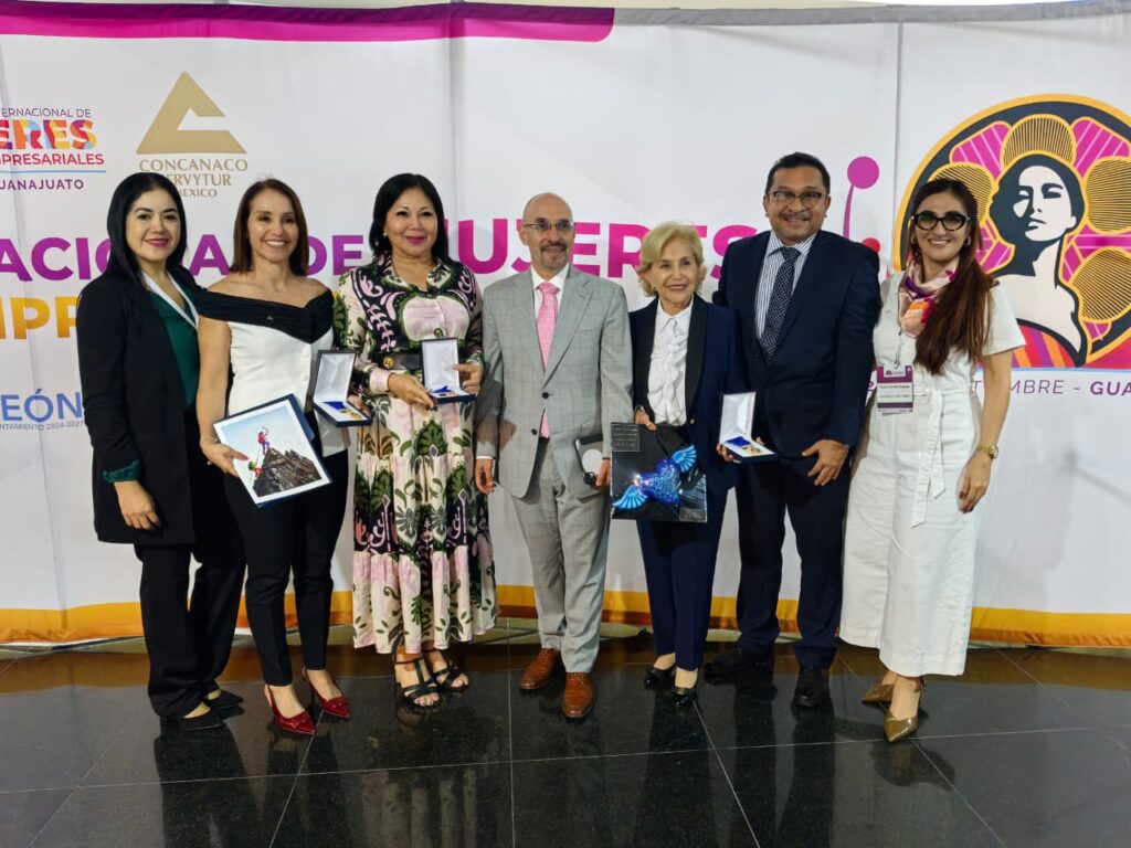 Concanaco entrega el galardón Legado Empresarial a Noemí Canto de Conde en el Congreso de Mujeres Líderes