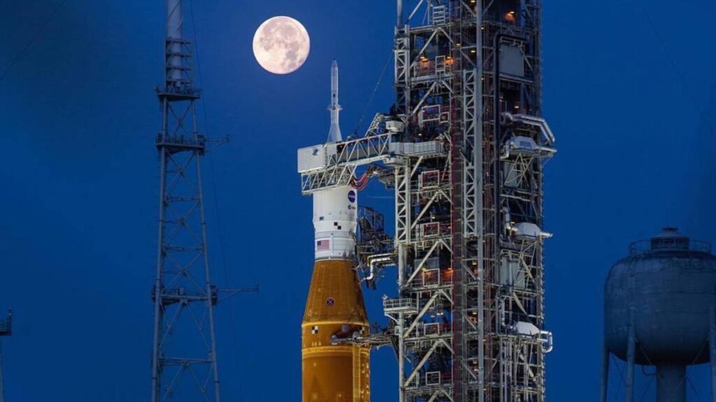 NASA adelanta Artemis II: La misión tripulada a la Luna despegaría en febrero de 2026