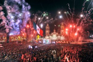 Detienen a joven con 13 celulares robados en el grito del Zócalo 