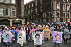 A 11 años de Ayotzinapa, padres marchan en la CDMX para exigir justicia