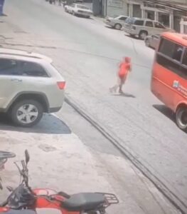 Quinceañera muere atropellada por una camioneta