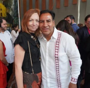 Subsecretaria de Turismo de Chiapas se avienta de un puente 