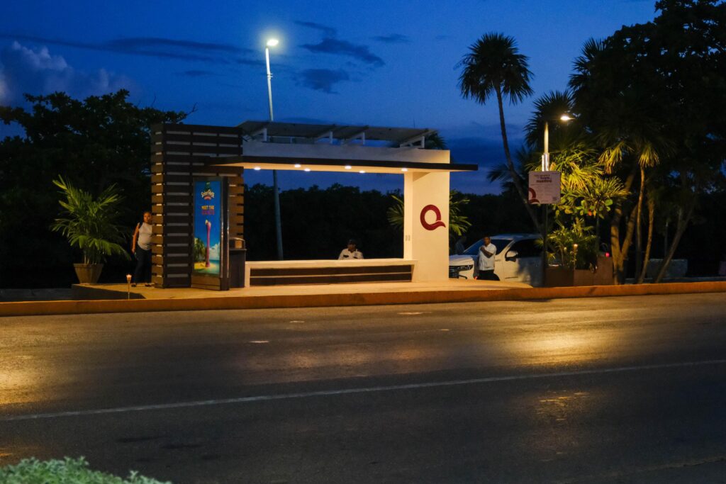 Avanza modernización de paraderos en zona hotelera de Cancún