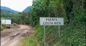 Derrumbe sepulta telesecundaria en Chiapas