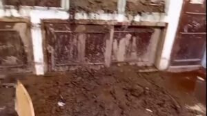 Derrumbe sepulta telesecundaria en Chiapas